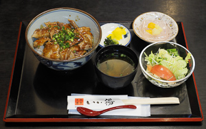 もちぶた 角煮丼